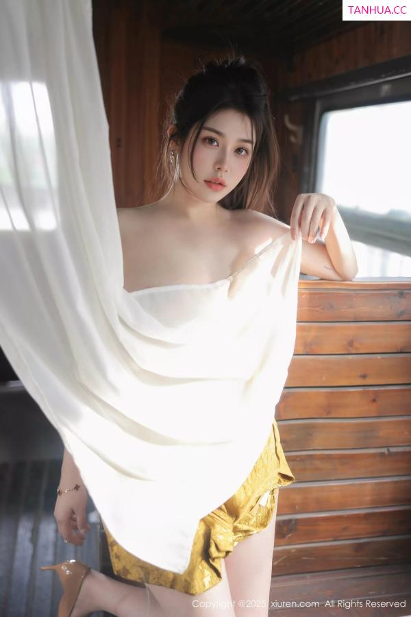   [XiuRen]高清写真图 2025.05.13 No.10269 林若凡F 黄色旗袍第52张图片